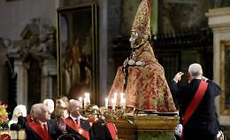 San Gennaro e Covid, il rito si sposta dalla cappella all'altare