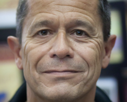 Premio Napoli, Emmanuel Carrère vince per la letteratura internazionale