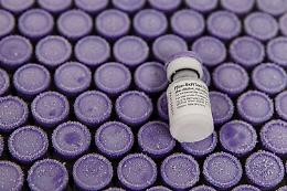 Vaccino Covid, Pfizer annuncia piano aumento produzione in Europa