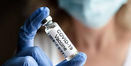 Vaccini, nuovo effetto collaterale: la scoperta degli esperti