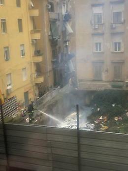 Quartieri, a fuoco la legna presa per il cippo