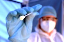 Varianti Covid, circolare ministero: monitorare efficacia test rapidi
