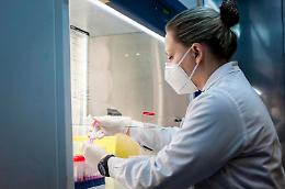 Covid, scoperta nuova variante inglese: potrebbe sfuggire ai vaccini