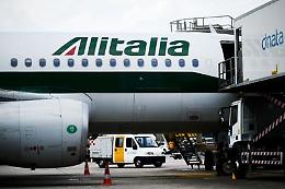Tagli per 1 miliardo e 2mila esuberi, ecco il piano Alitalia