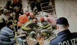 Crollo nella chiesa di San Paolo Maggiore, operai feriti