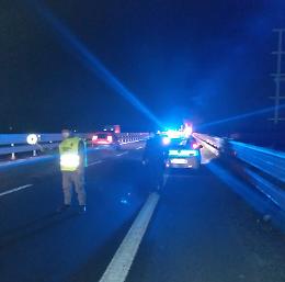 Acerra, salvato da auto in fiamme sulla Statale 7 bis