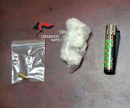 A passeggio con crack in tasca, casalinga arrestata