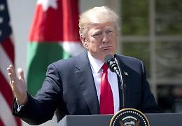 Coronavirus, Trump: «Picco superato, si riapre»