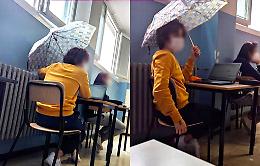 Ombrello aperto in classe, studenti fanno lezione al gelo. Finestre aperte per evitare contagi Covid