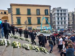 Ucciso al luna park, in 300 per l'ultimo saluto a Giovanni