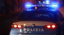 Dà fuoco a cartoni in strada a Napoli, arrestato 