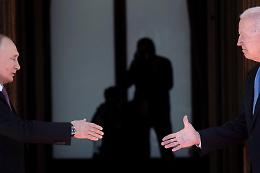 Biden-Putin, summit a Ginevra: la stretta di mano tra i leader
