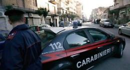 Bomba carta danneggia ingresso negozio a Solofra