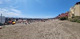 A Posillipo pulizia straordinaria della spiaggia delle Monache