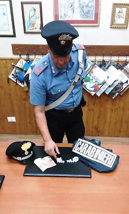 Preso a Qualiano con l'eroina nel serbatoio della Mercedes