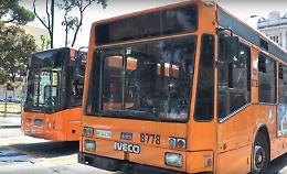 Le scuse dell'Anm alla partoriente multata sul bus: «È stato un eccesso di zelo, riesamineremo la pratica»