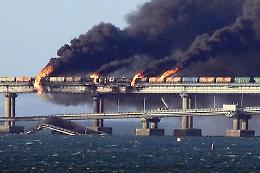 Ucraina, servizi Kiev “firmano" attacchi a ponte Crimea: i video alla Cnn
