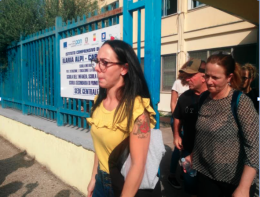 Lino toglie le trecce e torna a scuola