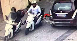 Tentano furto “a spinta", arrestati padre e figlio