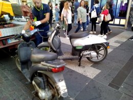 Quartieri Spagnoli e Montesanto ripuliti dai motorini abbandonati