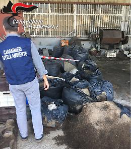 Giugliano, rifiuti smaltiti illecitamente: denunciato titolare dello stabilimento