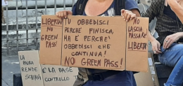 Manifestazione No Green Pass a Napoli, in 150 in piazza