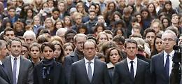 La Francia <br>si ferma <br>per ricordare <br>le vittime