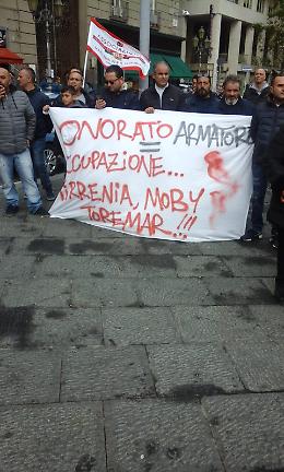 Moby, centinaia di marittimi in corteo a Napoli