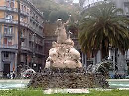 Torna a zampillare la fontana delle Sirene in piazza Sannazaro 