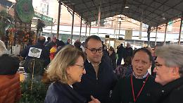 Castellammare di Stabia. Albero illuminato, galleria di luce e Mercato della Terra: è successo