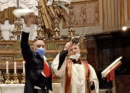 San Gennaro scioglie il sangue, è il miracolo di dicembre