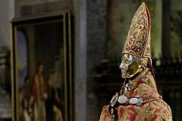 Attesa per miracolo San Gennaro, sangue ancora solido