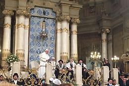 Il Papa agli ebrei: siete i nostri fratelli maggiori