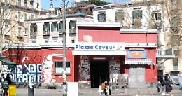 Metro, oltre al danno la beffa: per arrivare alla stazione si pagano due biglietti