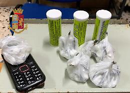 Spaccio nella guardiola, tre arresti e due denunciati