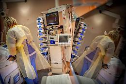 Covid in Italia, allarme anestesisti: «Tanti positivi da operare»