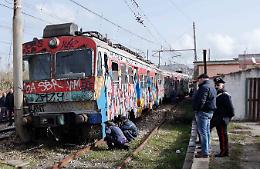 Tragedia sfiorata, deraglia treno della Cumana: donna ferita