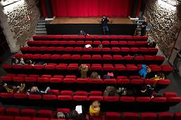 Covid: da 10 marzo tornano cibo e bevande in stadi, cinema e teatri