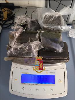 Inseguito e arrestato con 6 chili di droga