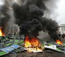 Gilet gialli, Parigi fa la conta dei danni