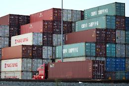 Rifiuti dalla Bulgaria, sequestrati 28 container a Salerno