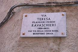 Via Teresa Ravaschieri, svelata la targa a Chiaia