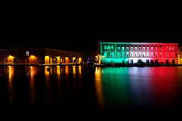 Marina militare, la Base di Napoli s'illumina del Tricolore