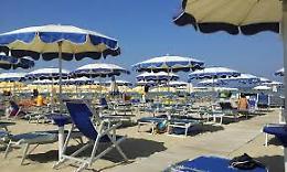 Mare, lidi aperti al 70 per cento 