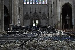 Notre Dame, la promessa di Macron