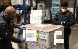 Sequestrati 1.500 flaconi di falso disinfettante nel Napoletano