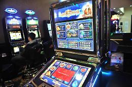 Minorenne scommette e perde 800 euro, carabinieri chiudeno agenzia