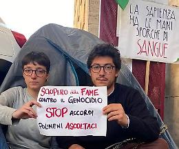 Proteste contro Israele, studenti della Sapienza incatenati: sciopero della fame