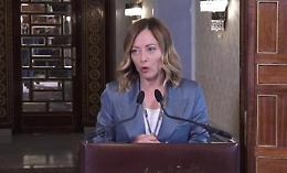 Migranti, Meloni in Tunisia: «Lavoriamo insieme contro schiavisti del terzo millennio»