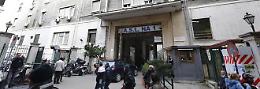 Giallo all'ospedale dei Pellegrini: agguato a vuoto nel cortile